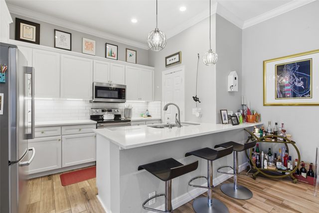 3528 N Versailles Avenue, Dallas, TX 75209