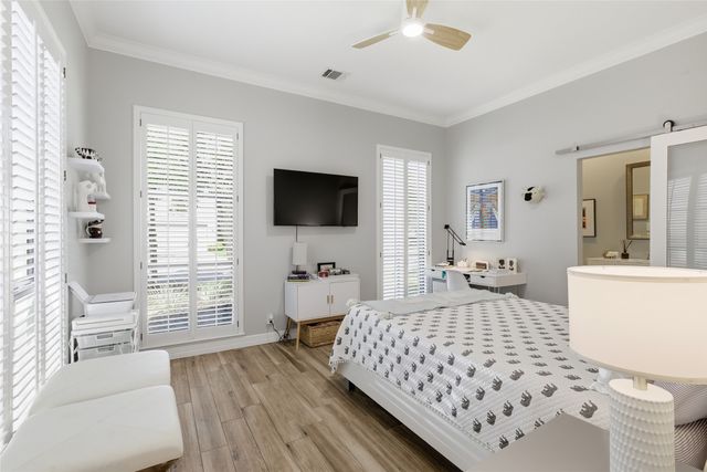 3528 N Versailles Avenue, Dallas, TX 75209