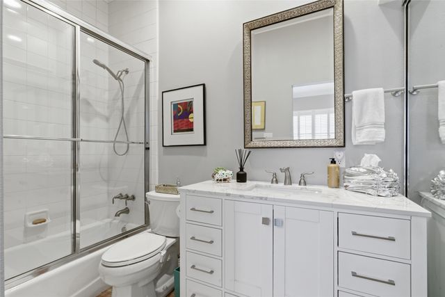 3528 N Versailles Avenue, Dallas, TX 75209