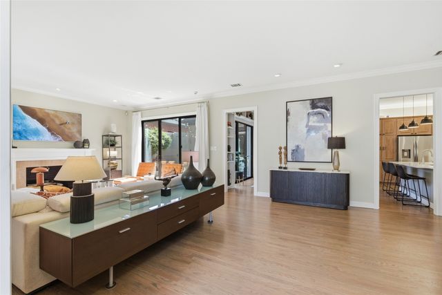 3528 N Versailles Avenue, Dallas, TX 75209