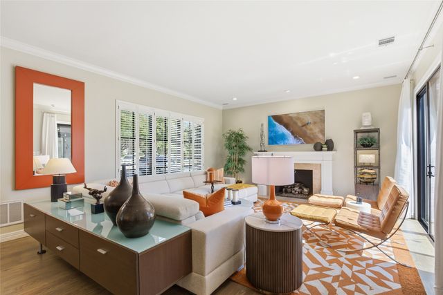 3528 N Versailles Avenue, Dallas, TX 75209