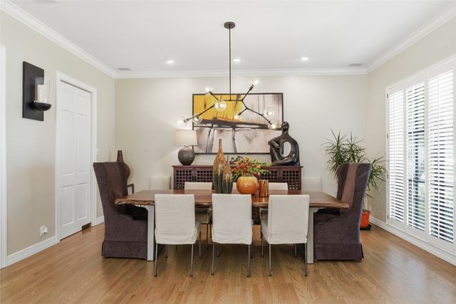 3528 N Versailles Avenue, Dallas, TX 75209