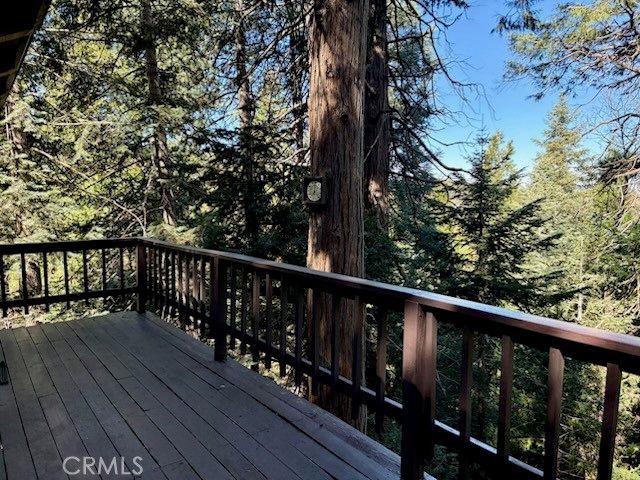 23992 Lakeview Dr., Crestline, CA 92325