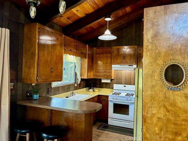 23992 Lakeview Dr., Crestline, CA 92325