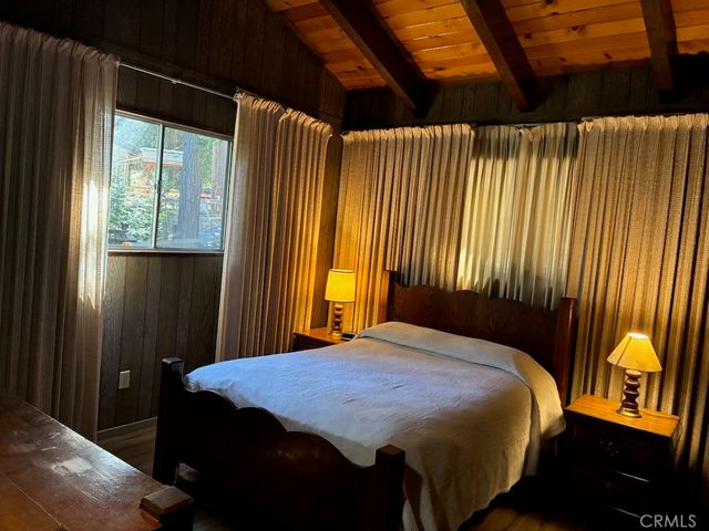 23992 Lakeview Dr., Crestline, CA 92325