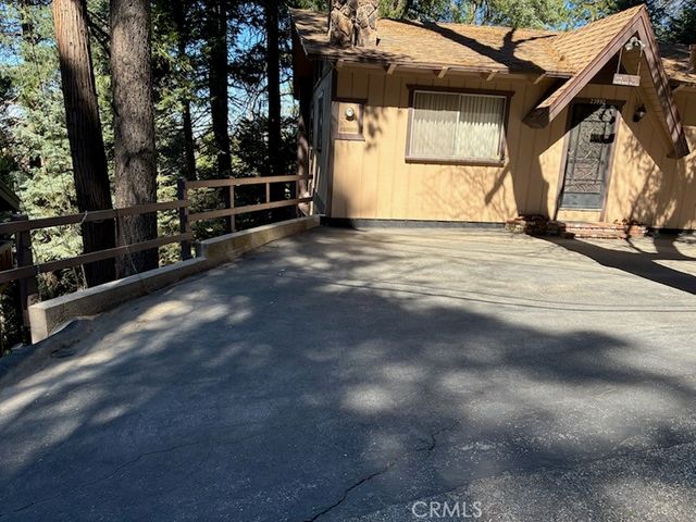 23992 Lakeview Dr., Crestline, CA 92325