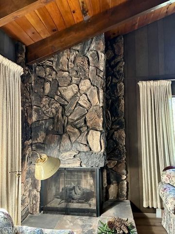 23992 Lakeview Dr., Crestline, CA 92325