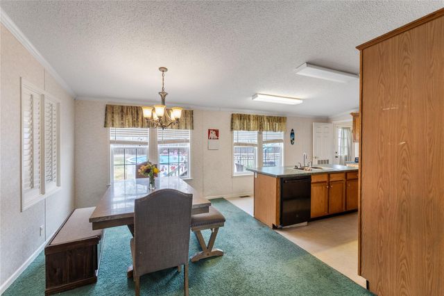 1005 Baumgarten ST, Schulenburg, TX 78956