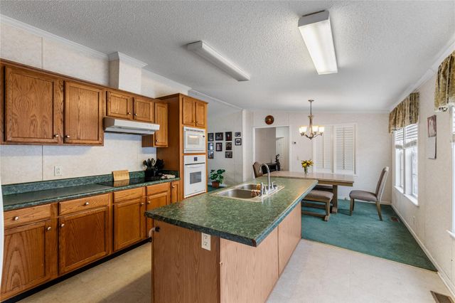 1005 Baumgarten ST, Schulenburg, TX 78956