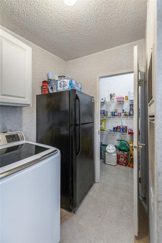 1005 Baumgarten ST, Schulenburg, TX 78956