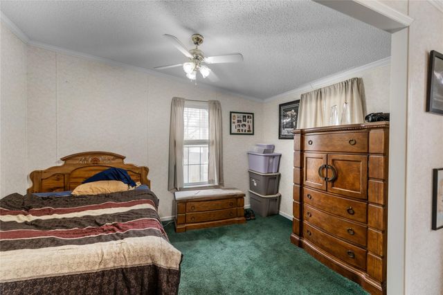 1005 Baumgarten ST, Schulenburg, TX 78956