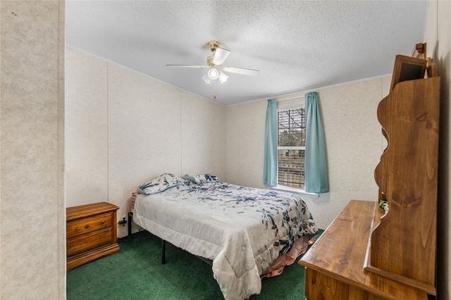 1005 Baumgarten ST, Schulenburg, TX 78956