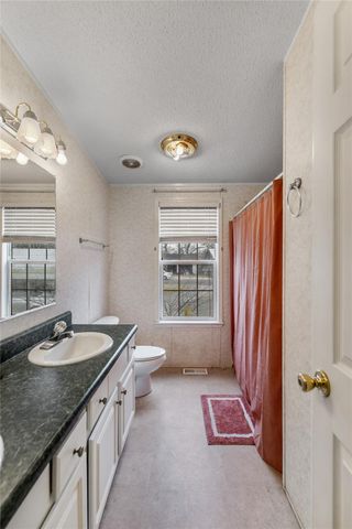 1005 Baumgarten ST, Schulenburg, TX 78956