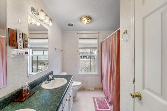 1005 Baumgarten ST, Schulenburg, TX 78956