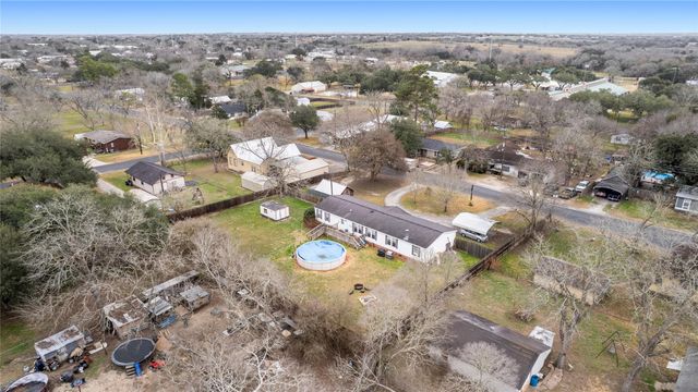 1005 Baumgarten ST, Schulenburg, TX 78956