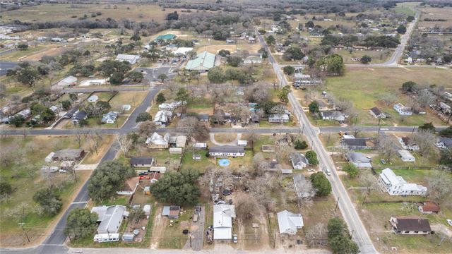 1005 Baumgarten ST, Schulenburg, TX 78956