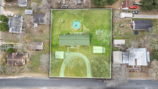 1005 Baumgarten ST, Schulenburg, TX 78956