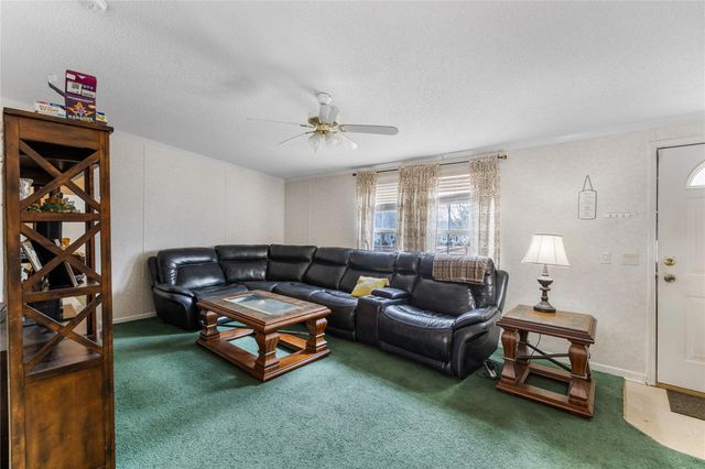 1005 Baumgarten ST, Schulenburg, TX 78956