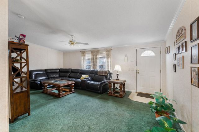 1005 Baumgarten ST, Schulenburg, TX 78956