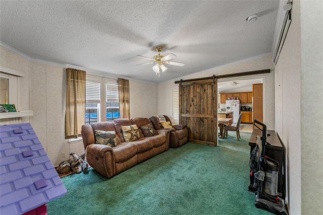 1005 Baumgarten ST, Schulenburg, TX 78956