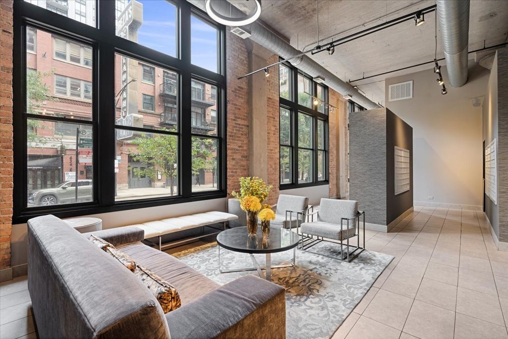 411 W Ontario Street 420, Chicago, IL 60654 — photo 2