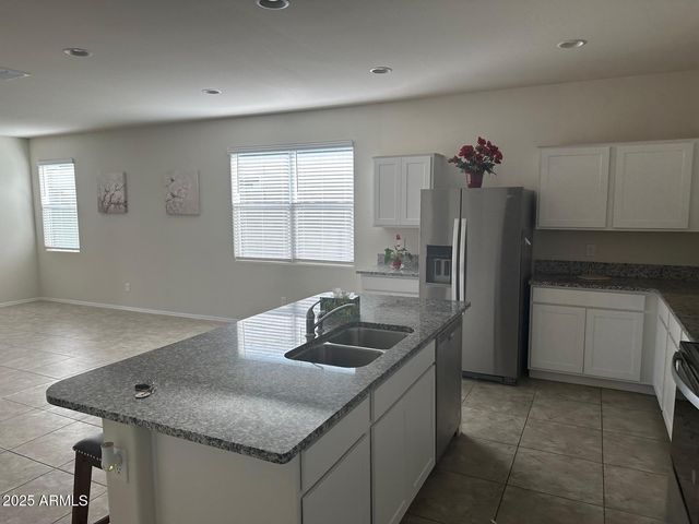 7811 W Riverside Avenue, Phoenix, AZ 85043