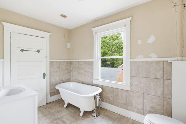 703 W BROADWAY, Columbia, MO 65203