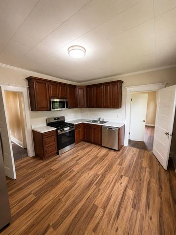 703 W BROADWAY, Columbia, MO 65203