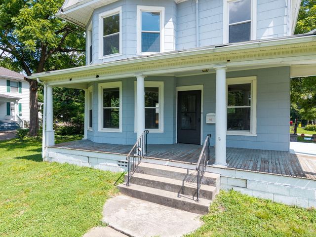 703 W BROADWAY, Columbia, MO 65203