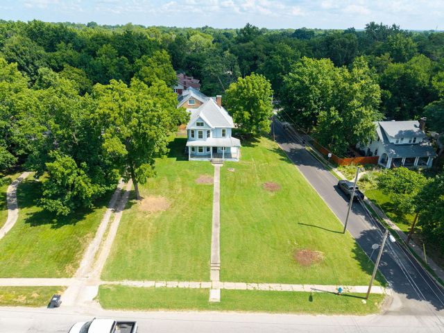 703 W BROADWAY, Columbia, MO 65203