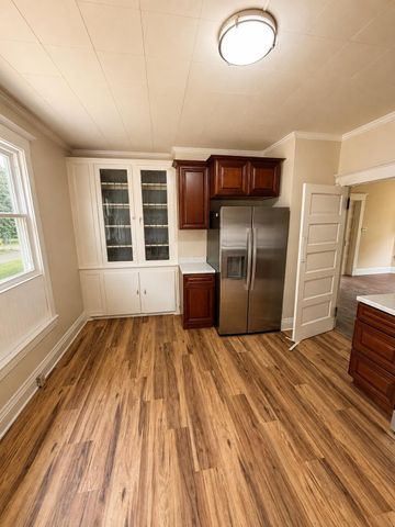 703 W BROADWAY, Columbia, MO 65203