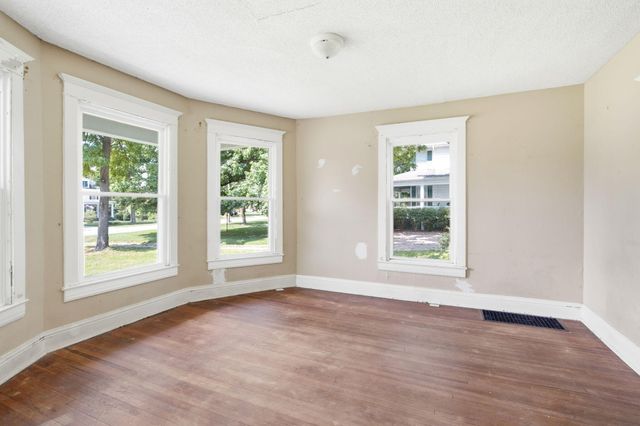 703 W BROADWAY, Columbia, MO 65203