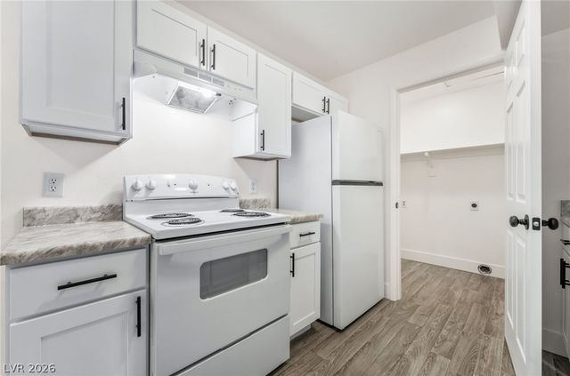 230 Mission Catalina Lane 202, Las Vegas, NV 89107