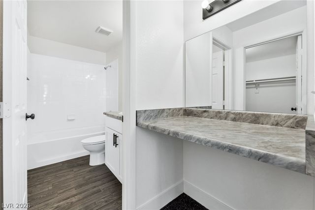 230 Mission Catalina Lane 202, Las Vegas, NV 89107