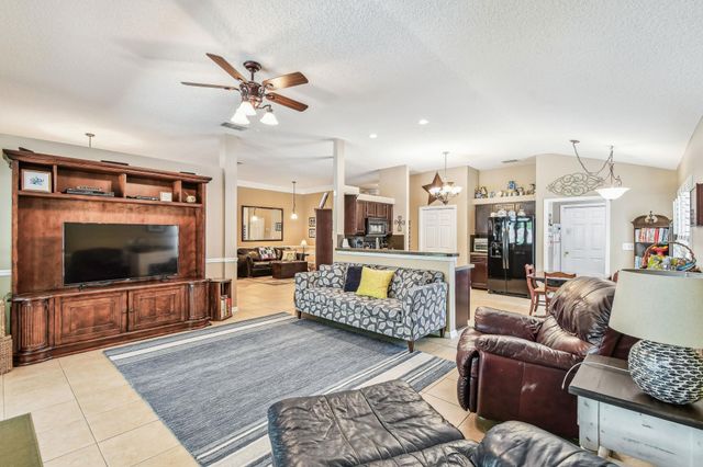 1712 Hawkins Cove Dr, Jacksonville, FL 32246