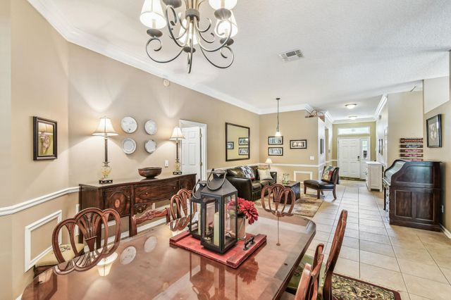 1712 Hawkins Cove Dr, Jacksonville, FL 32246