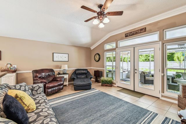 1712 Hawkins Cove Dr, Jacksonville, FL 32246