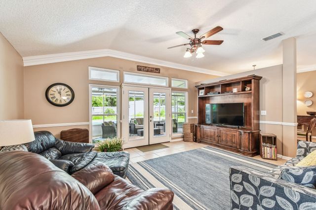 1712 Hawkins Cove Dr, Jacksonville, FL 32246