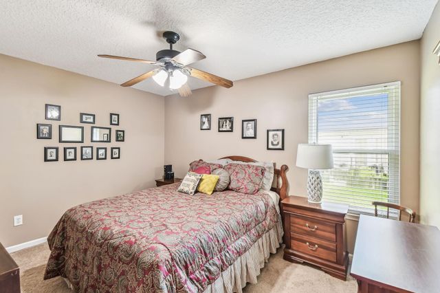 1712 Hawkins Cove Dr, Jacksonville, FL 32246
