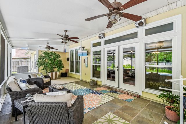 1712 Hawkins Cove Dr, Jacksonville, FL 32246