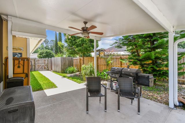1712 Hawkins Cove Dr, Jacksonville, FL 32246