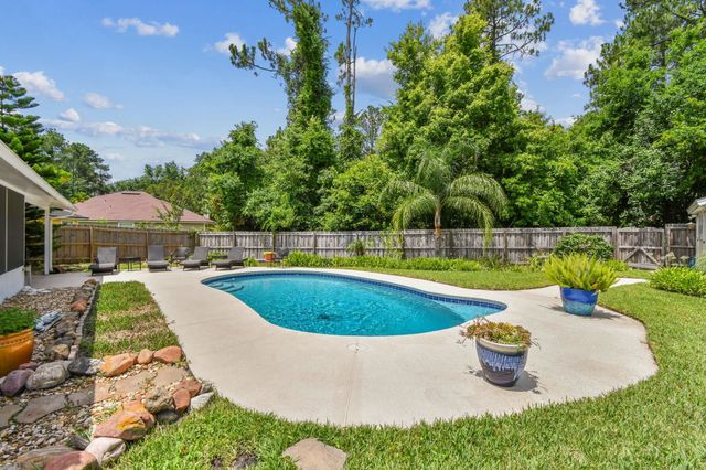 1712 Hawkins Cove Dr, Jacksonville, FL 32246