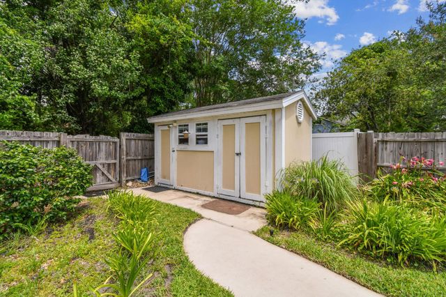 1712 Hawkins Cove Dr, Jacksonville, FL 32246