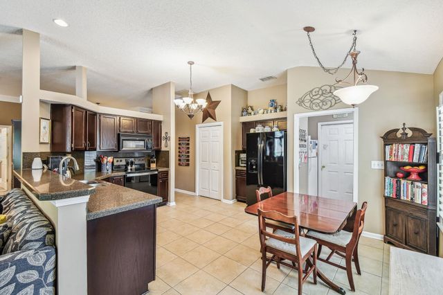 1712 Hawkins Cove Dr, Jacksonville, FL 32246