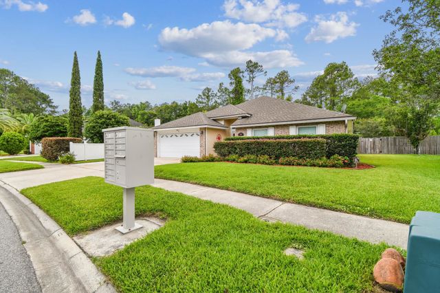 1712 Hawkins Cove Dr, Jacksonville, FL 32246