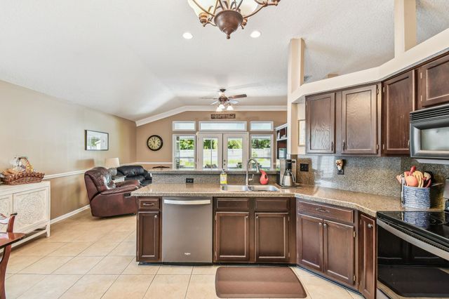 1712 Hawkins Cove Dr, Jacksonville, FL 32246