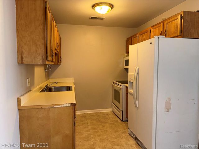 10041 ALLEN POINTE Drive, Allen Park, MI 48101