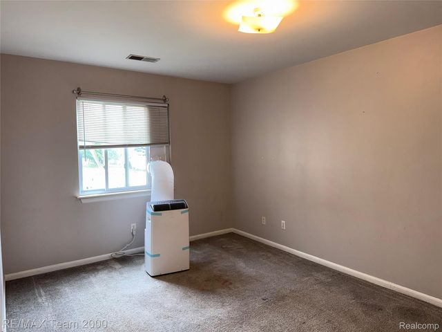 10041 ALLEN POINTE Drive, Allen Park, MI 48101