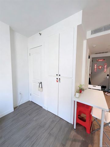 14427 Sanford Avenue 2P, Flushing, NY 11355