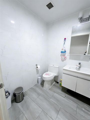 14427 Sanford Avenue 2P, Flushing, NY 11355